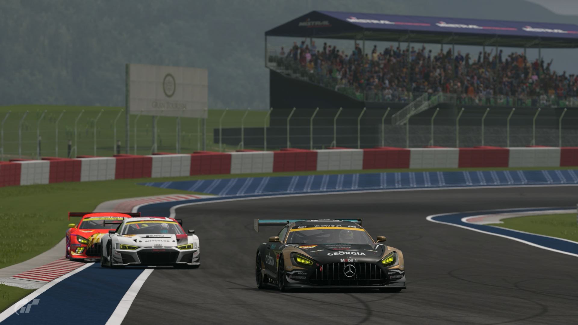第4戦、GT300のトップ争い。